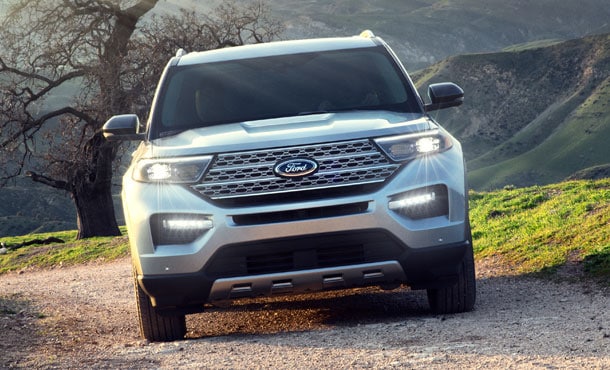 xe ford explorer di chuyển ngoài thực tế