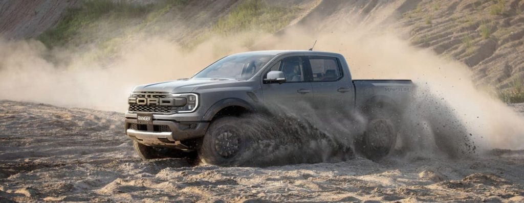 Ranger Ford Raptor địa hình cát