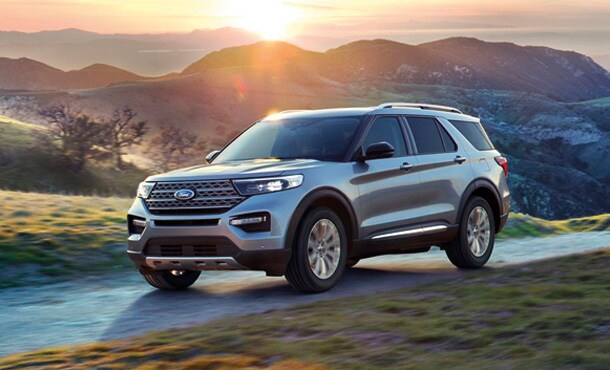 ford explorer ngoại cảnh đồi núi