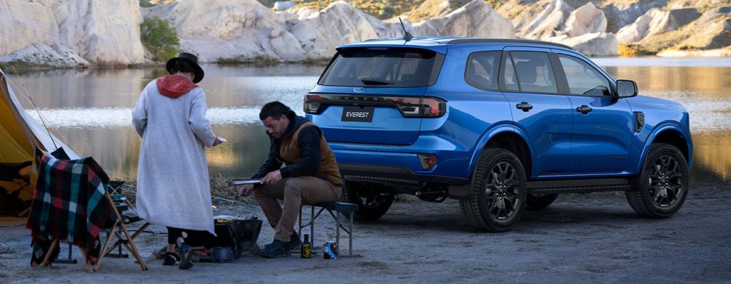 Xe Ford everest đi dã ngoại