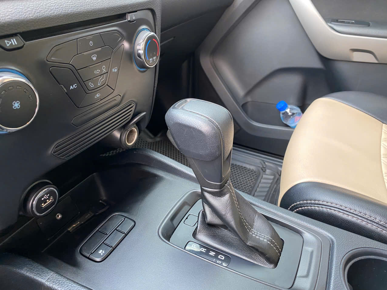 3 3 - Xe Ford Dĩ An