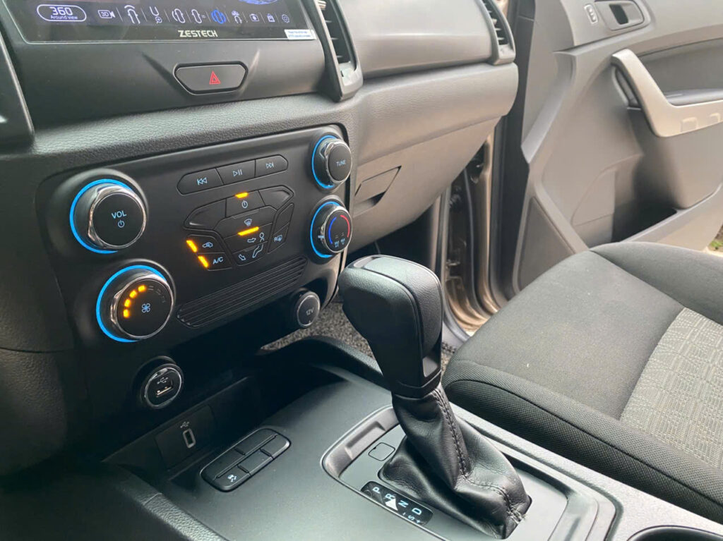 mua bán xe ford ranger 2019 cũ màu ghi vàng tại bình dương